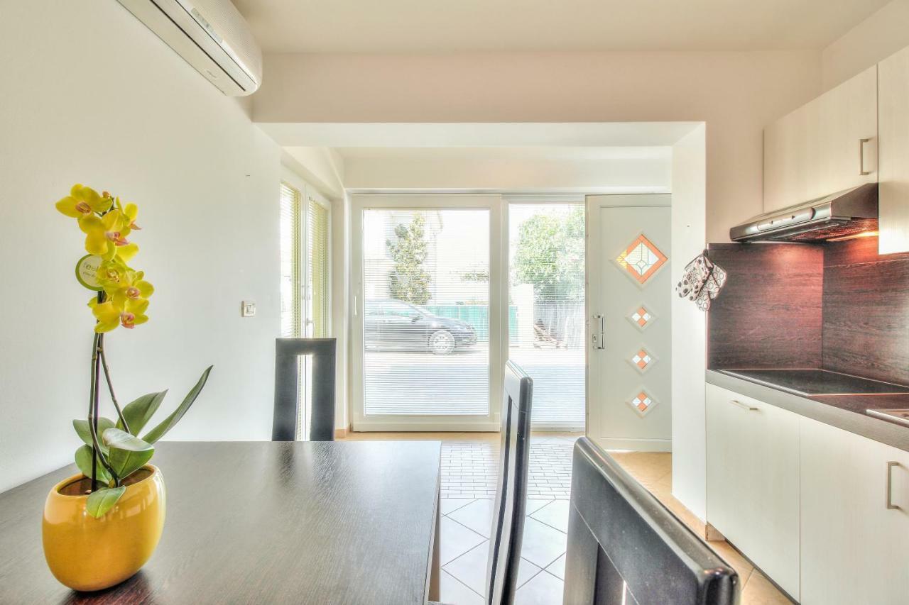 Apartment Katarina Crveni Vrh Ngoại thất bức ảnh